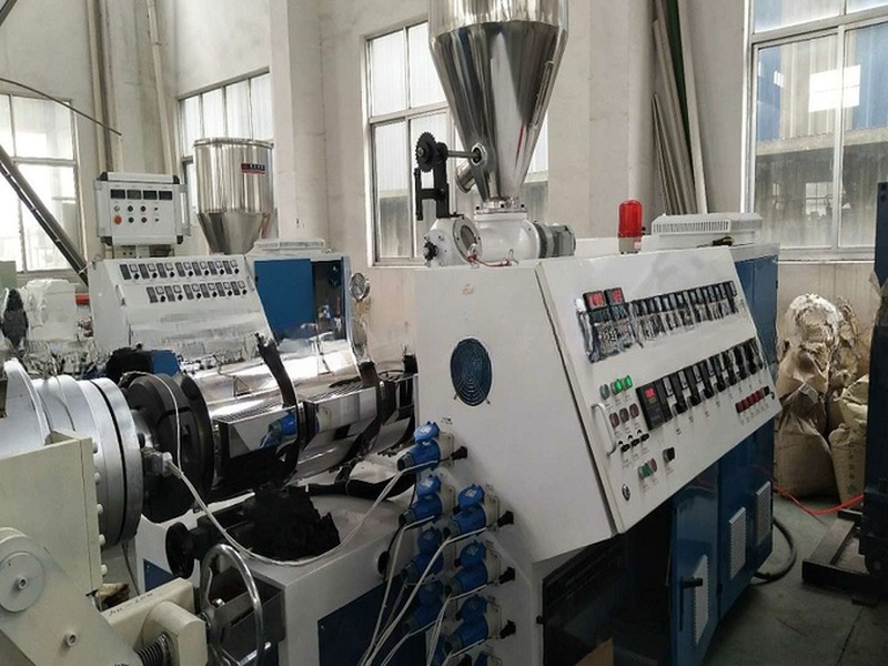 Factory Price Energy Saving HDPE Pipe Machine Plastic PE Pipe Extrusion Line
