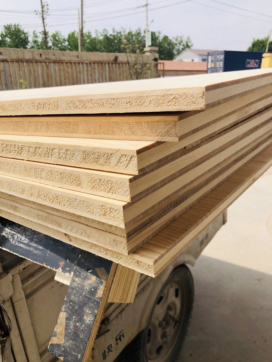 480-550kg/m3 Three Layers Radiata Pine Board Solid Wood Material for Others Project Solution Capability