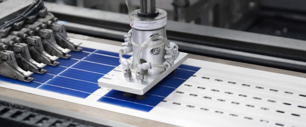 N-Type 560W 580W 590W 600W Photovoltaic Module Solar Panel with 22.45% Panel Efficiency