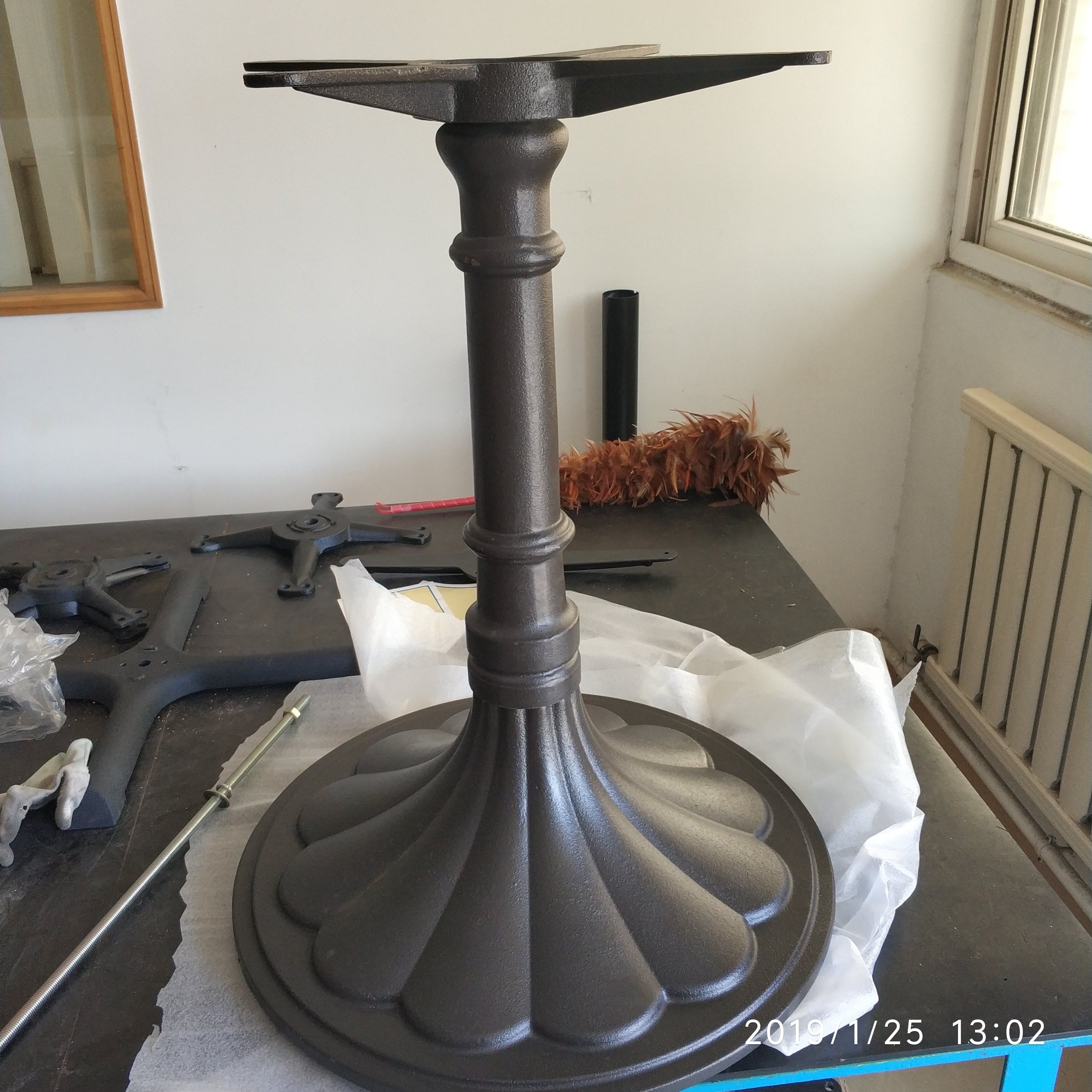 Metal Cast Iron Restaurant Table Bases / Powder Coating Tulip Table Base