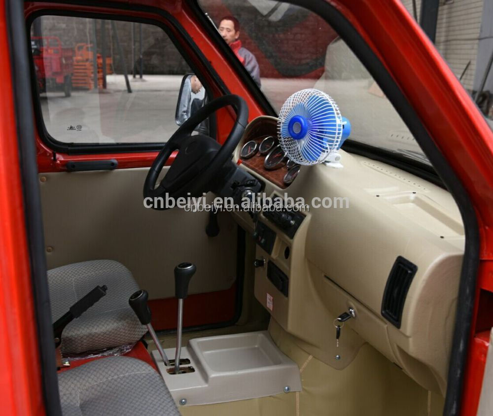 300cc 4 Stroke Enclosed Tricycle for 5 People and 600kg Loading Capacity in Peru 2016