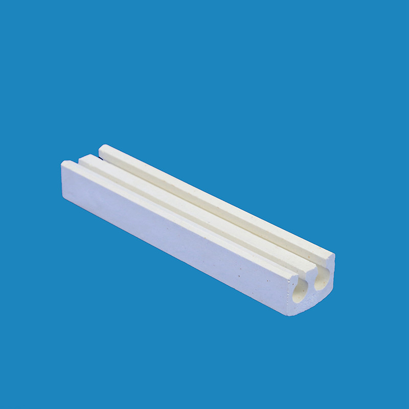 1550℃ Refractory Ceramics High Temperature Resistance Corundum Mullite Productions