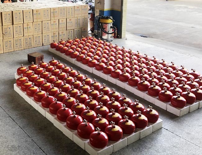 Automatic Brass FM200 Fire Extinguisher Red Cylinder 8-10 Second Discharge For Novec1230 / IG541