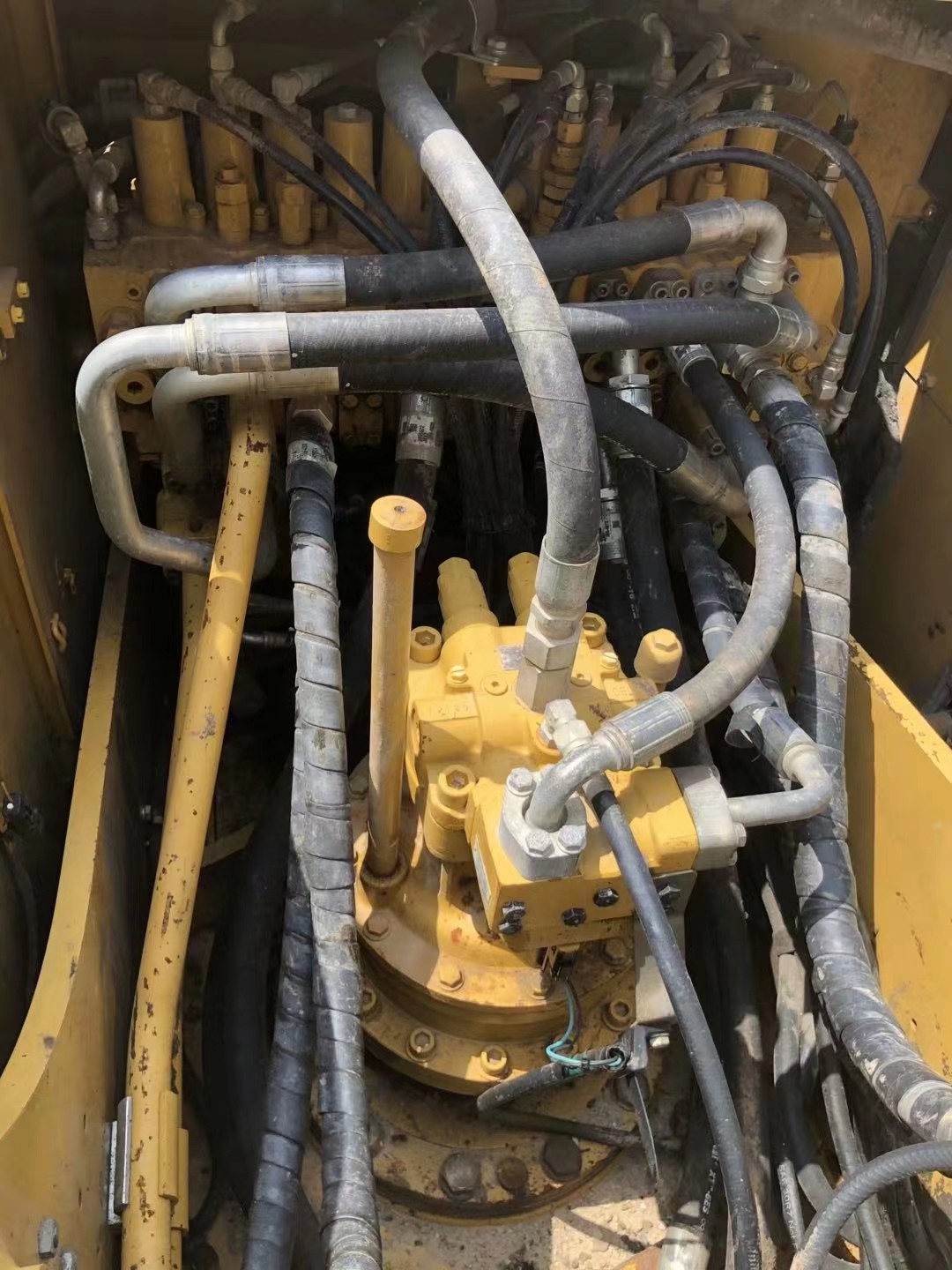 Caterpillar 323D2 used Excavator 410L Fuel Tank 1m³ Large Bucket good quality