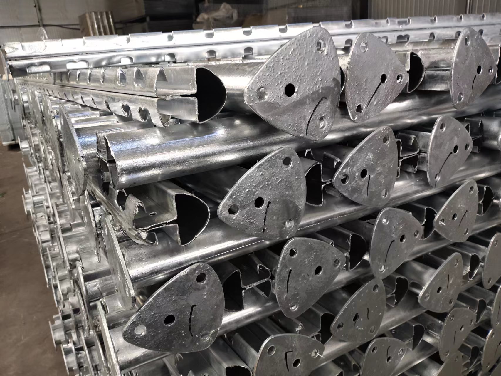 hot dipped galvanized peach post with base plate