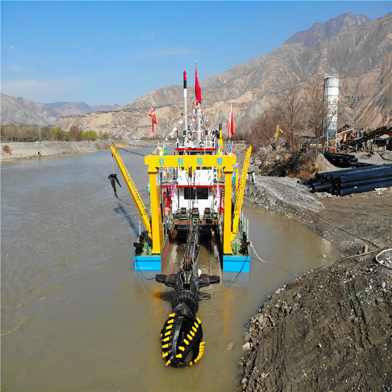 Diesel Engine Power Hydraulic Carriage 24 Inch Lake Mud Dredger