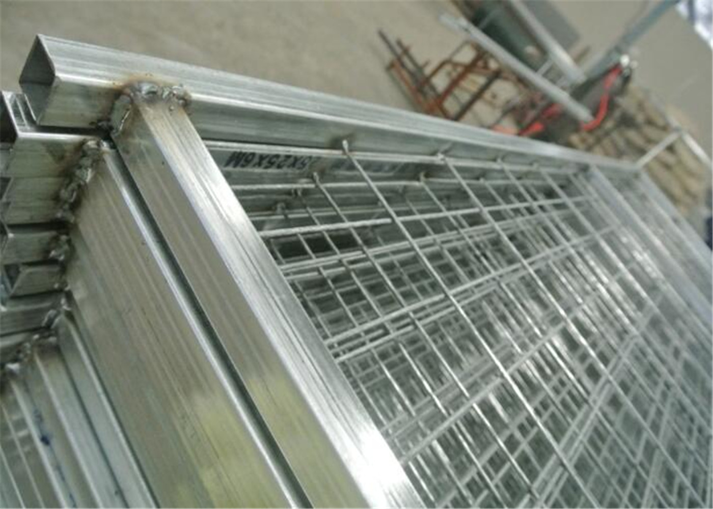 H8’/2430mm*W10’/3048mm temp fence1.2"/30mm *1.5mm wall thick mesh spacing 2"x4"/50mmx100mm*8gauge powder coated interpon
