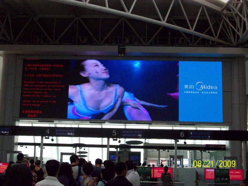 Aluminum Alloy / Steel Giant Advertising LED Screen Media Outdoor DIP P10