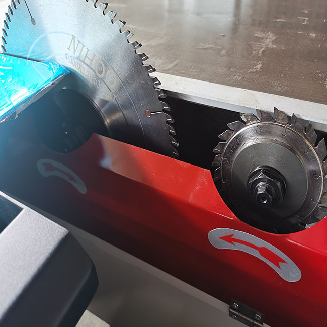 Industrial Sliding Table Saw For Cutting Plywood With Scoring Blade 45 - 90 Degree