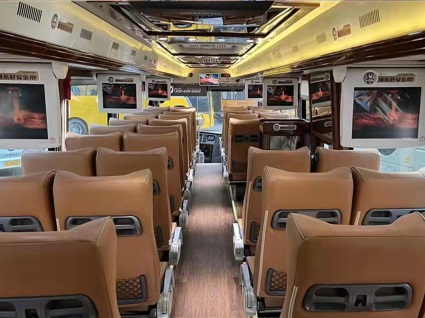 2017 Yutong 46 Seats Used Luxury Coaches Euro 5 Left Hand Drive Diesel