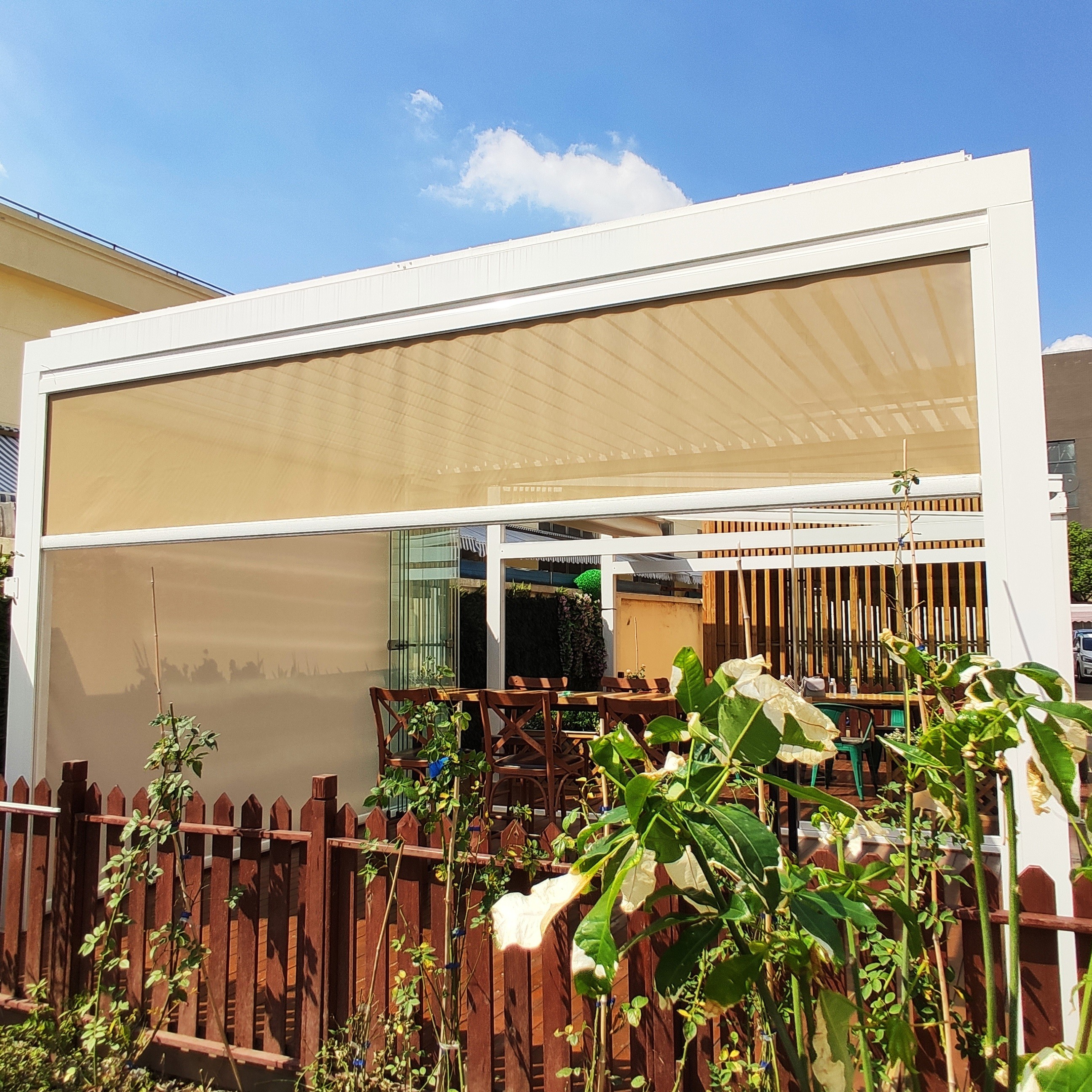 Wind Proof Zip Track Outdoor Blinds Motorized Folding Patio Screen For Garden