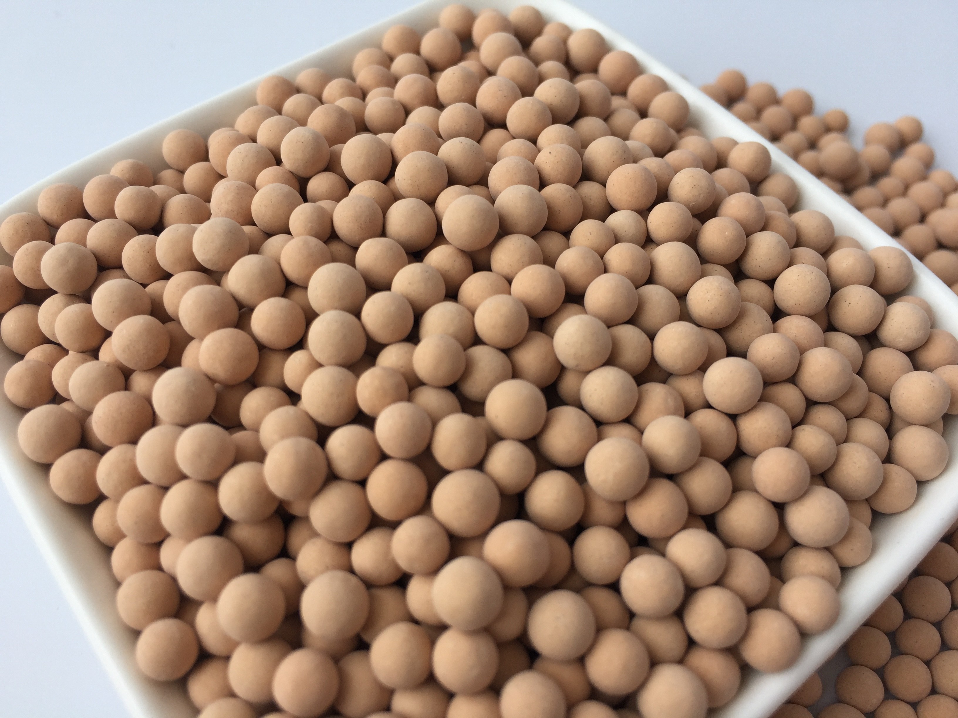 PH 7 - 9 25kg/Bag Molecular Sieve Desiccant With 20N Crush Strength