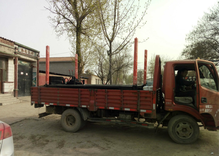 Red Track Mounted Drill Rig , Crawler Drill Machine XY-1A For Water Well