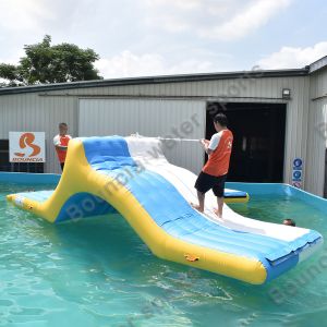  Floating Inflatable Water Slide For Lake Manufactures