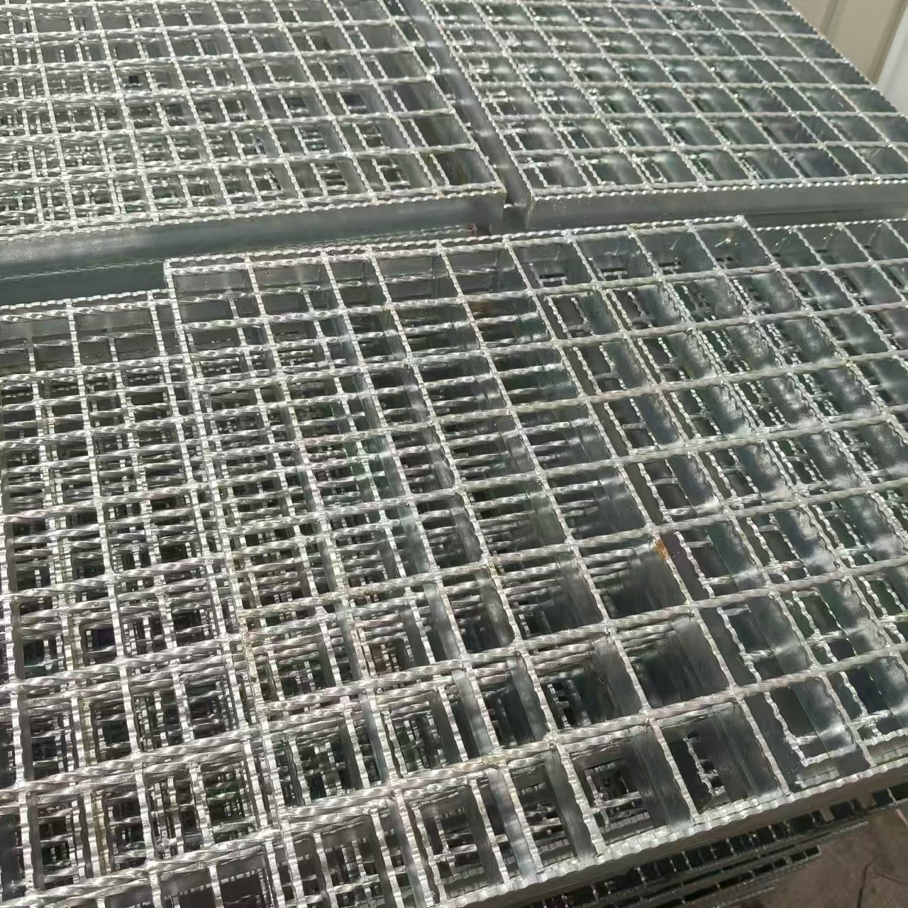Modular Steel Gratings: Adaptable to Changing Needs and Configurations