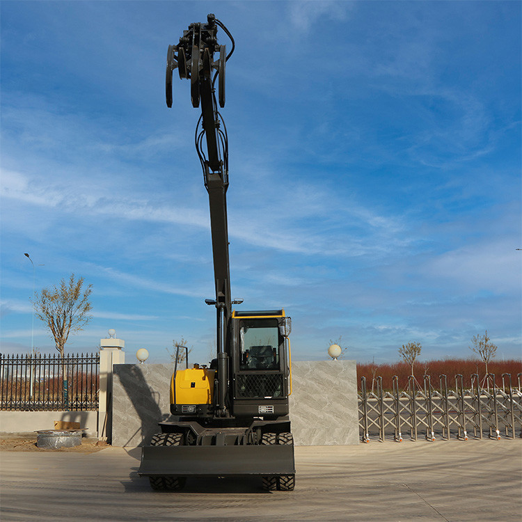 Bucket Large Red Digger Earth-Moving Machinery Large Compact Wheeled Excavator