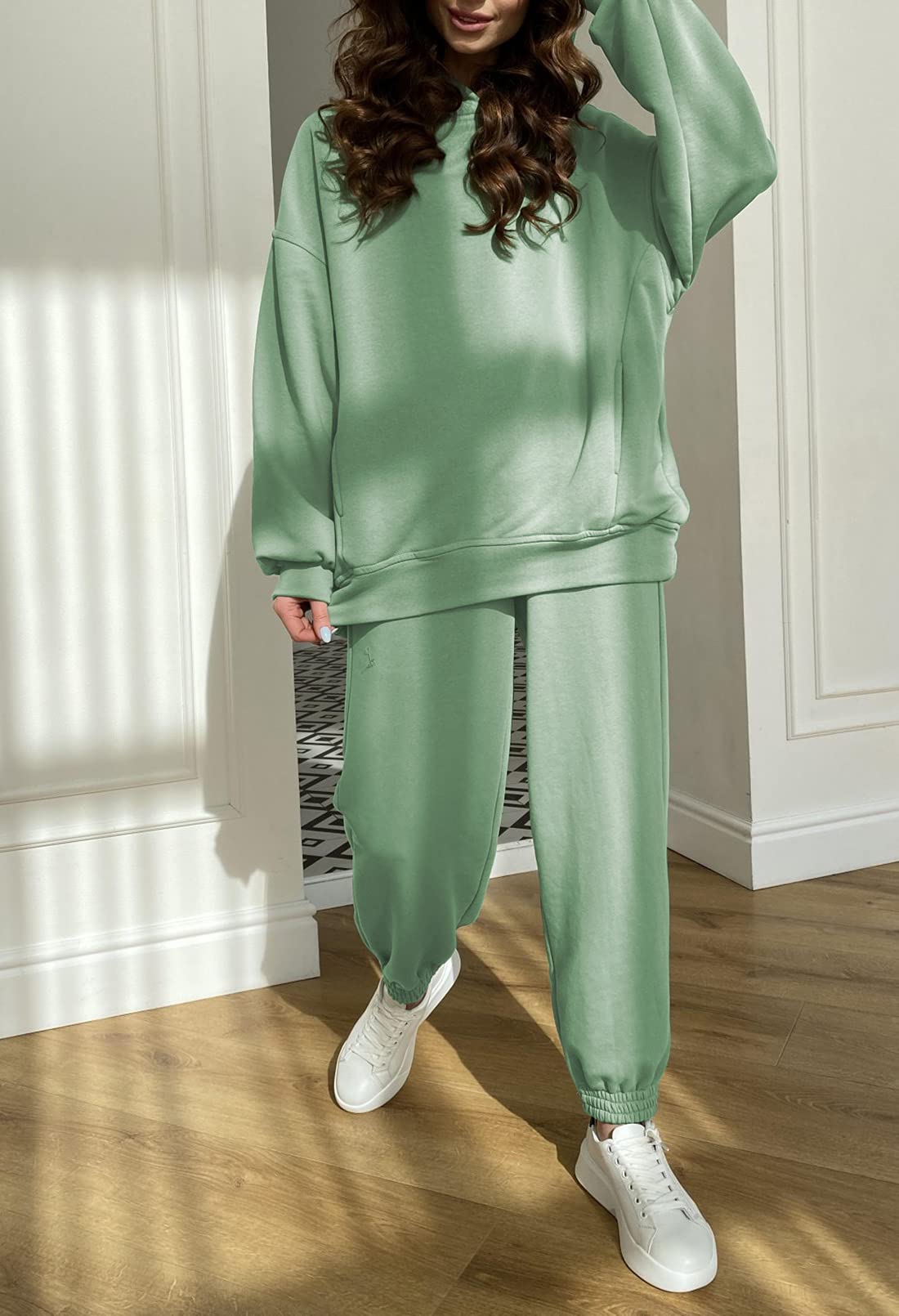 Customized Womens Sweat Suits Plain Blank Hoodie and Sweatpants Set for Autumn Season