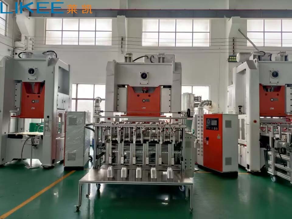 Mitsubishi PLC Aluminum Foil Container Machine 4~6 Cavities Auto Feeding System