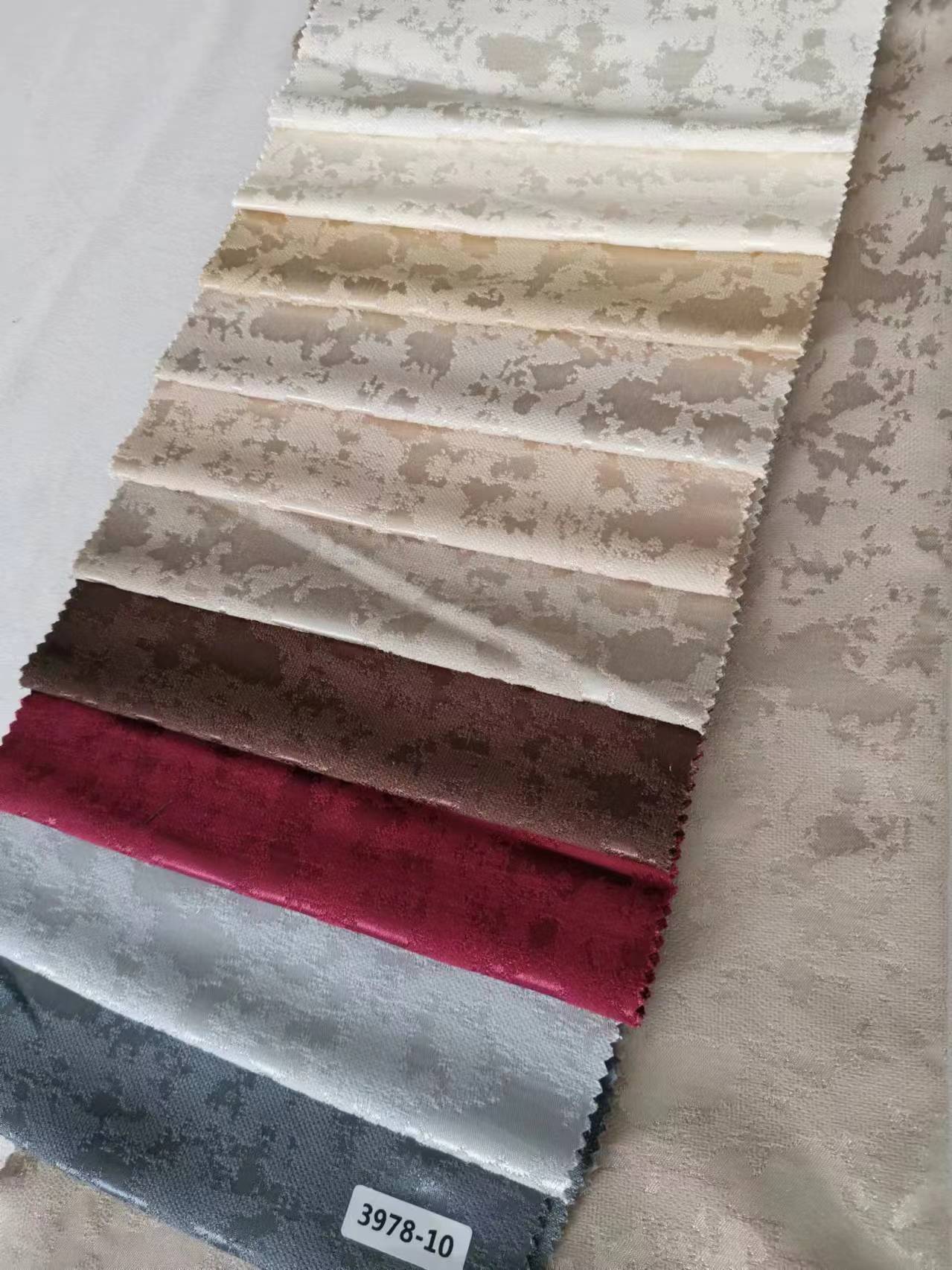 2.8 Meter Comfortable Anti Pill Shiny Velvet Fabric Woven Jacquard Fabric