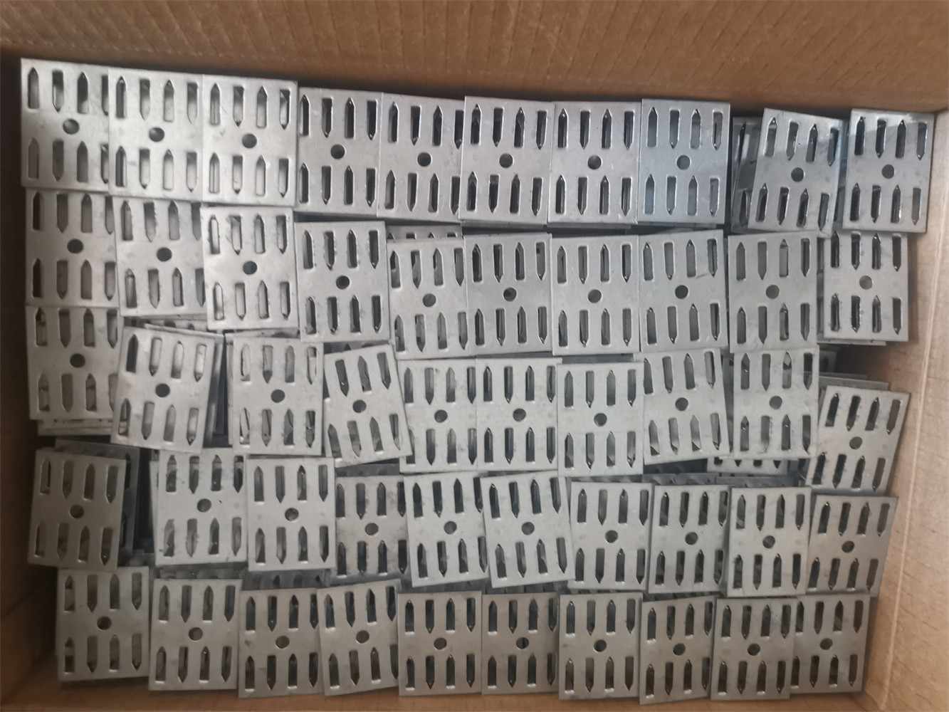 1 1/2'' X 2'' Acoustical Insulation Impaling Clips