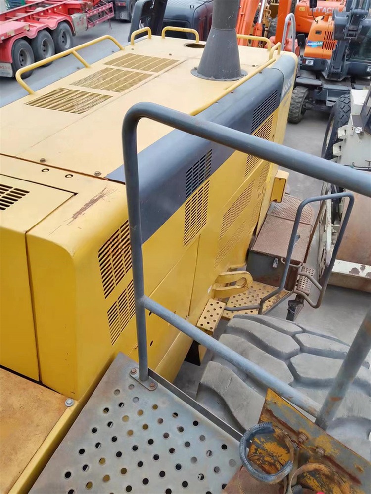 Low Working Hours WA600-6 Wheel Loader From Japan With Machine Weight Of 44000-44500 Kg