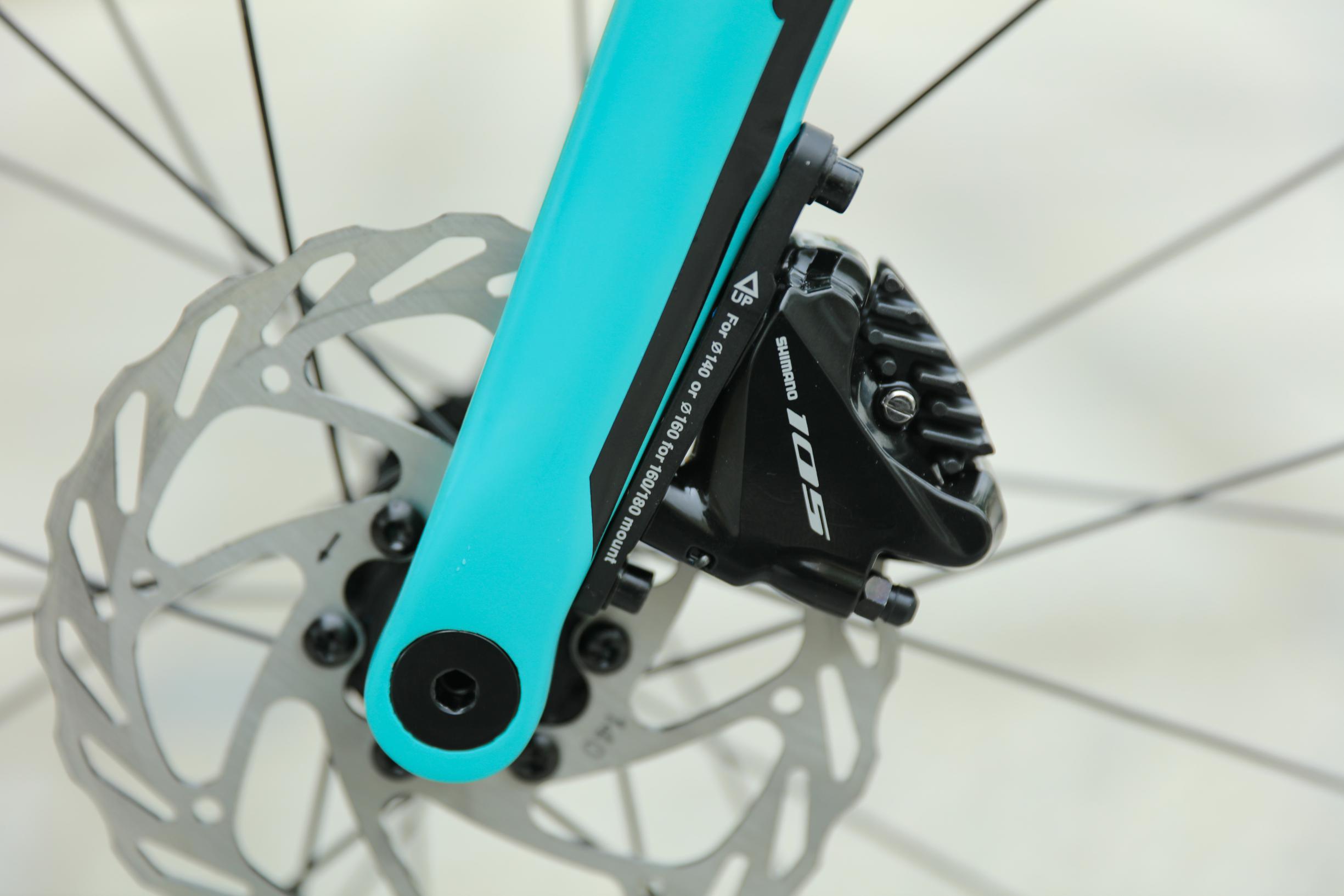 Popular Model 700c Racing Roadbike With 22 Speed Gears And Aluminum Alloy Frame