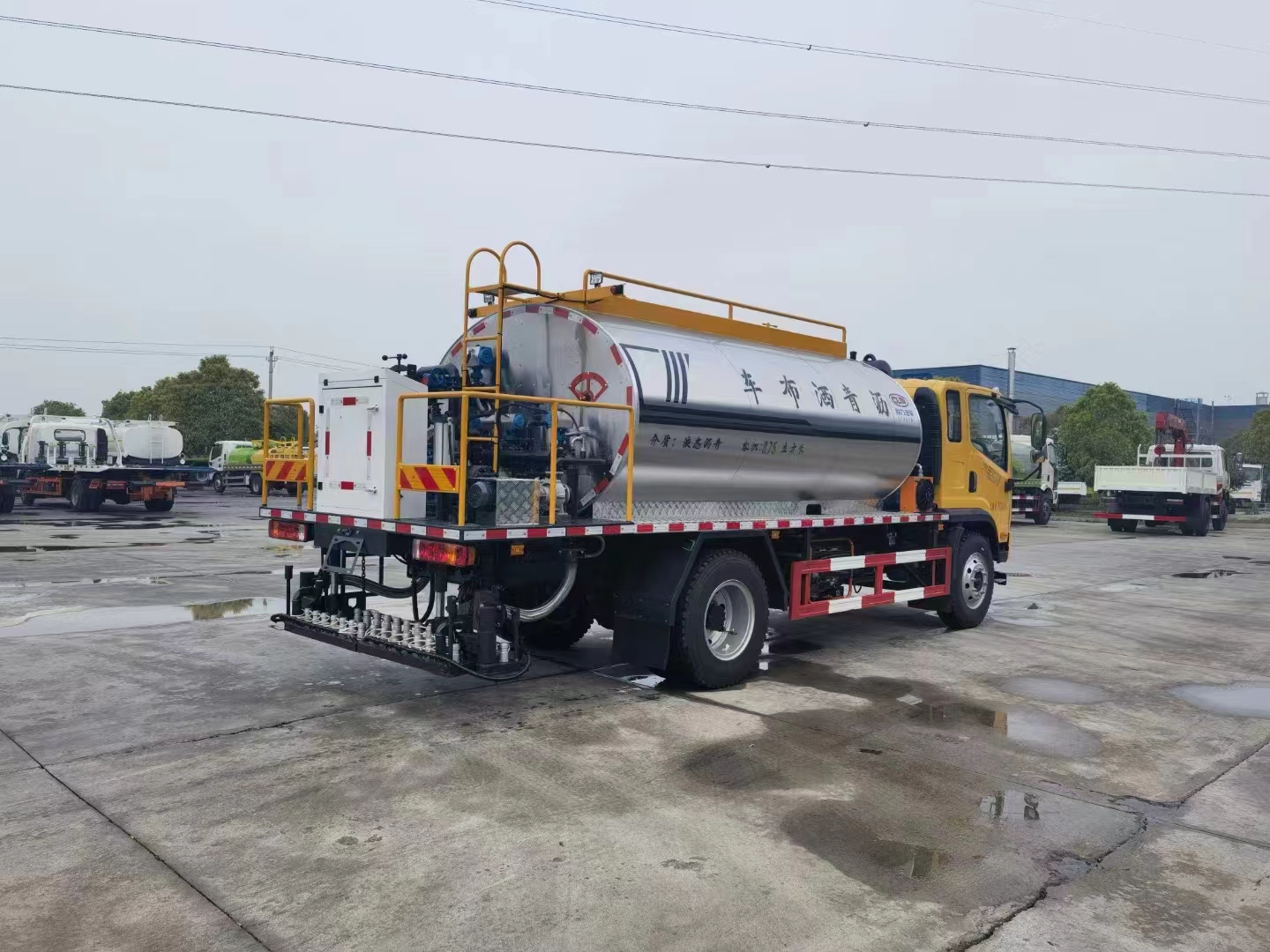 Automotive Asphalt Pressure Distributor for Road Maintenance Asphalt Distributor