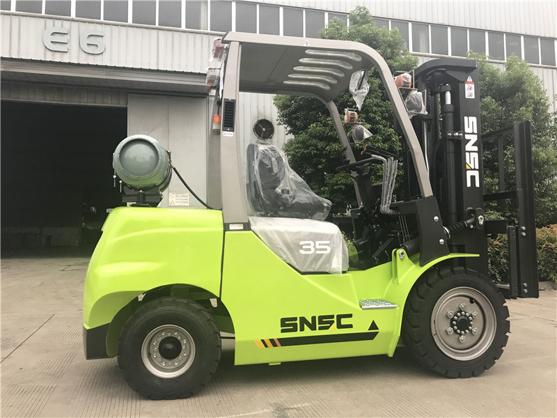 China LPG Forklift 1.5t-3.5t Load Gas Forklift Lifters