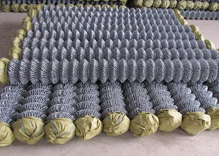 Hot Dipped Galvanized Chain Link Fence Mesh 2.0-4.8mm For Sport Field