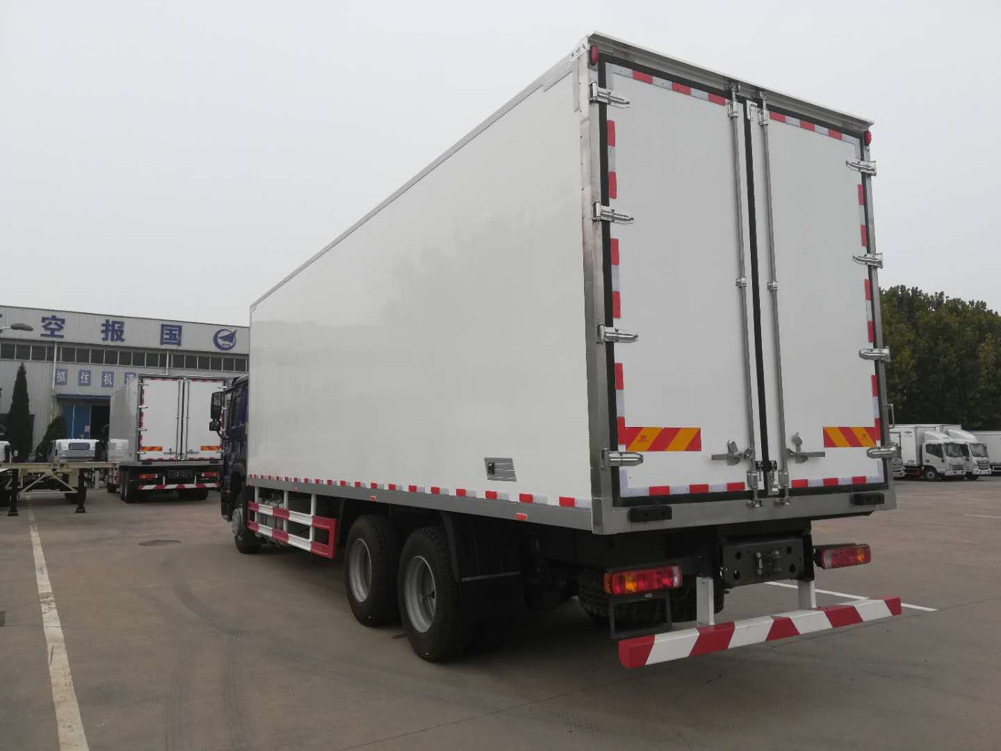 SINOTRUK HOWO 20 Tons Ice Cream Freezer Truck Refrigerated Truck for Export