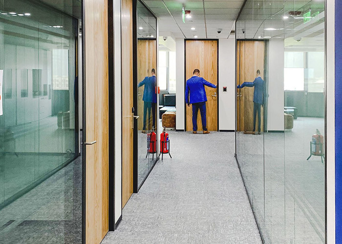 Isolate The Noise Easy Assembled Solid Partition Wall Solid Door With Glass Partition
