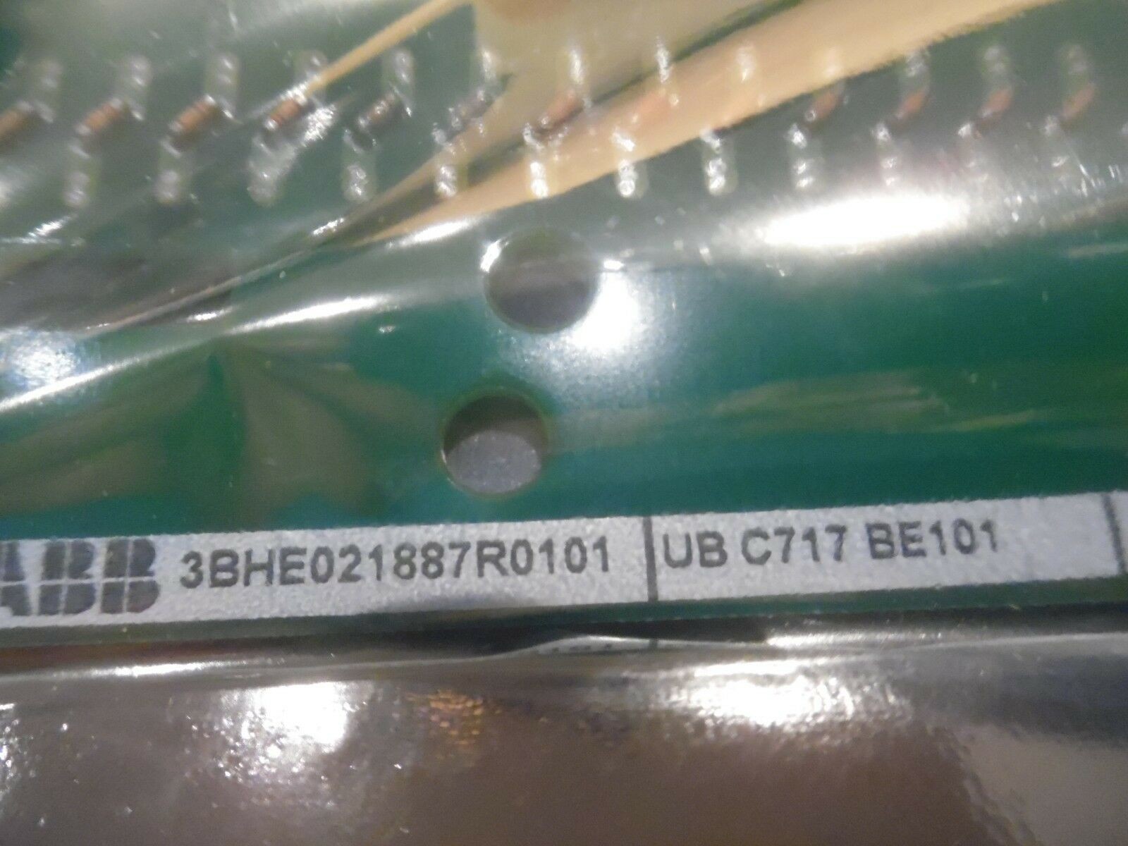 3BHE021887R1 101 UB C717 BE101 brand new and original,green is main color,3-5 working day of deliver time.
