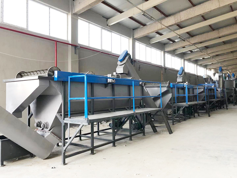 Plastic recycling sink float separating washing tank