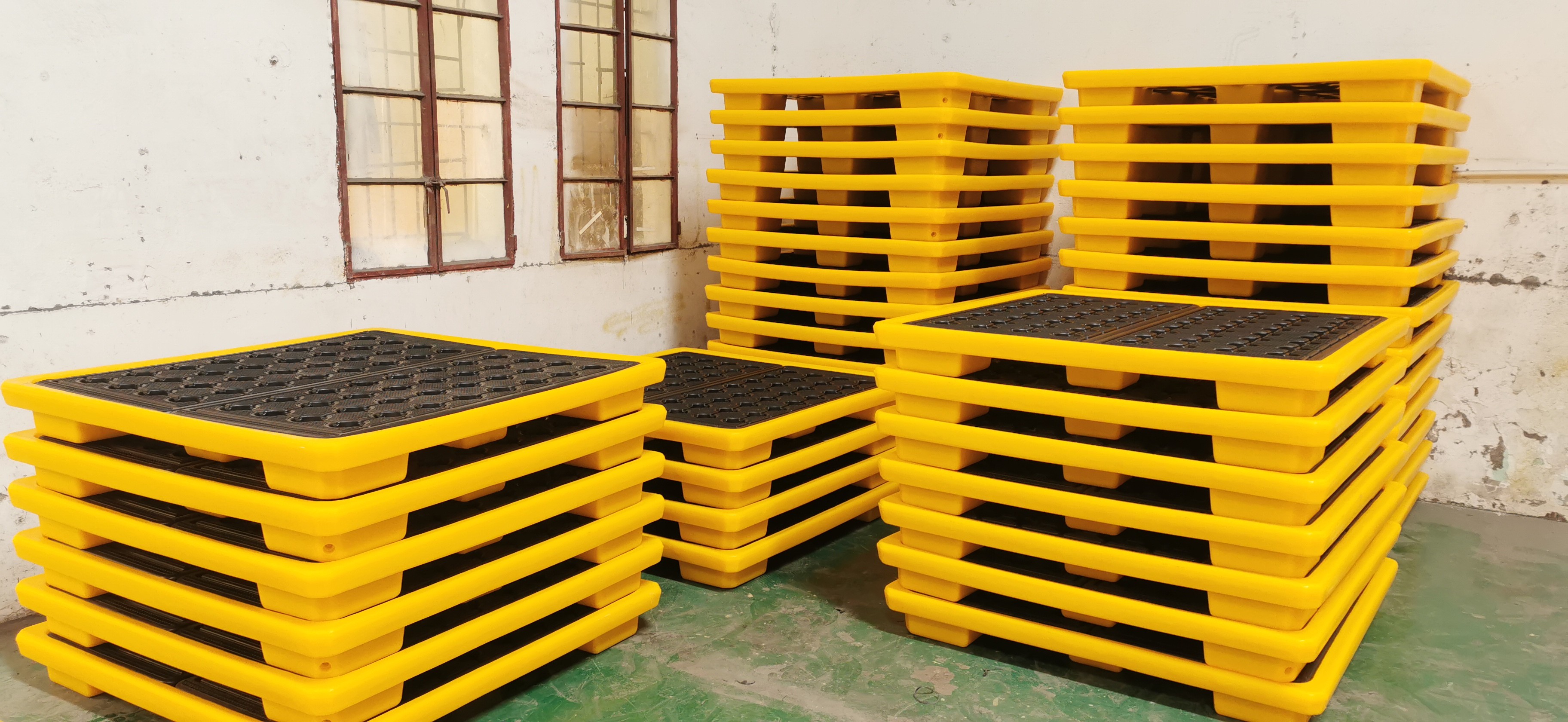 Logo Printing On Smooth High Durability Plastic Pallets Customizable Design