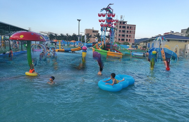Customized Water Park with Colorful Water Rides Equipment
