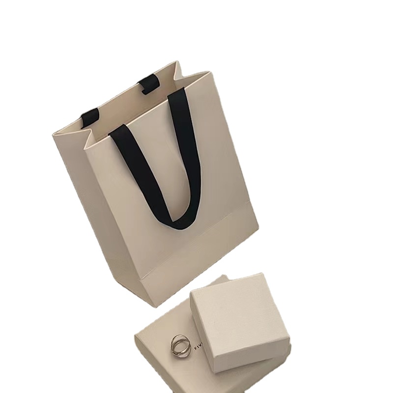Kraft Custom Printed Paper Bags 200-300gsm For Shopping Jewelry