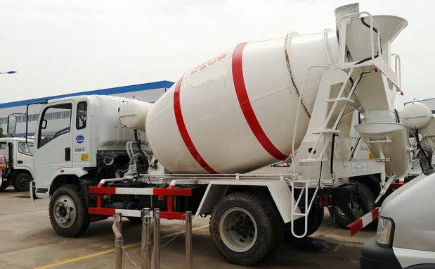 HOMAN 4x2 Mobile Concrete Mixer Truck For Transport With 4m3 Load Capacity