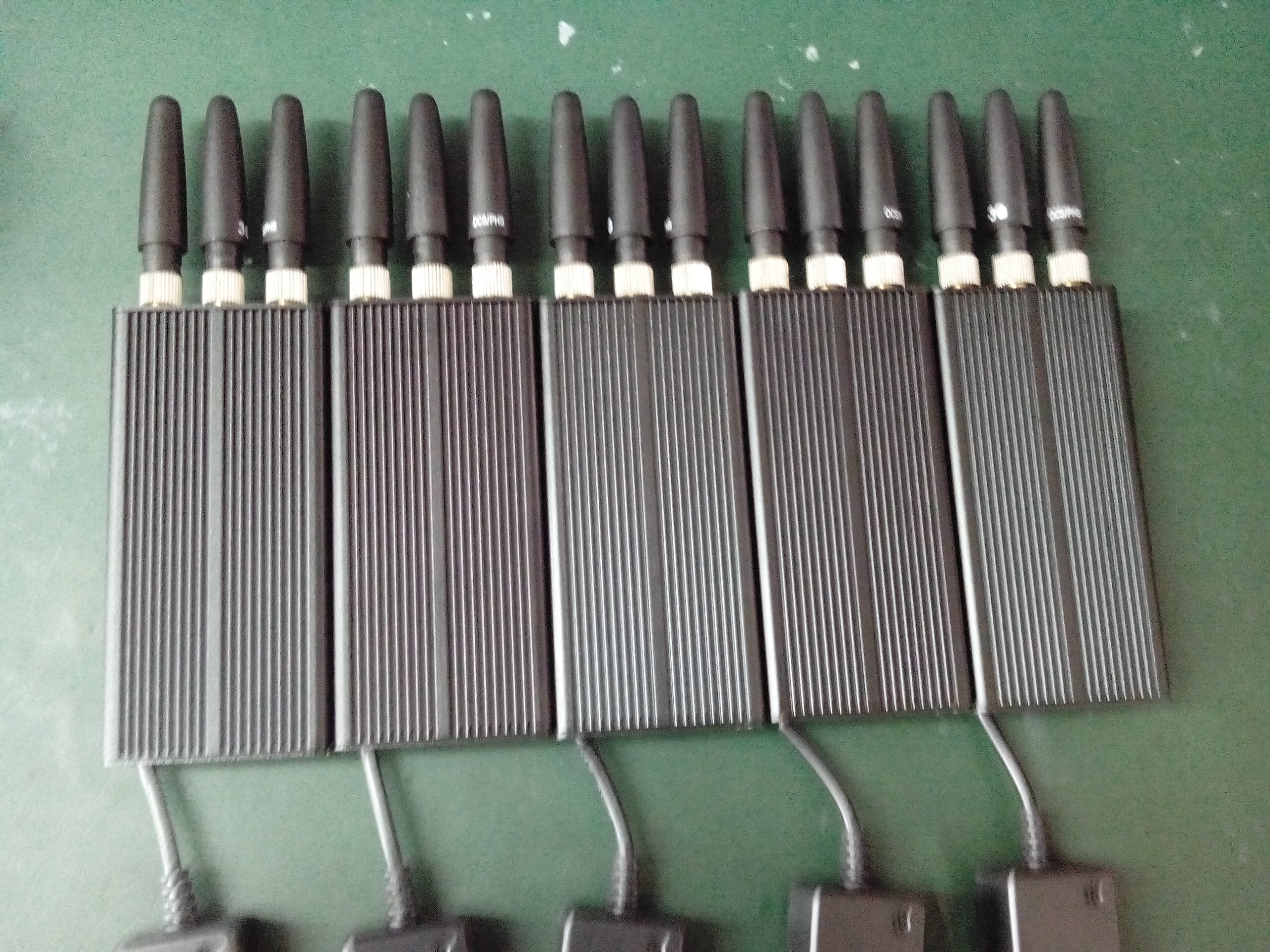 Cell Phone Signal Jammer Mini Portable Built In Rechargeable Li-ion Battery 3G Mobile Phone Signal Jammer omnidirection
