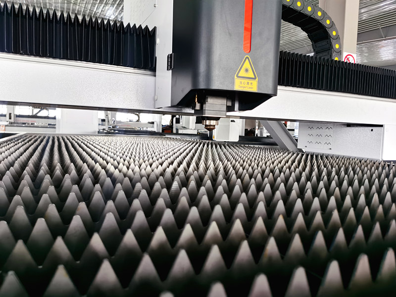 3 Axis Fiber Laser Cutting Machine 1000W 2000W 3000W For Stainless Steel