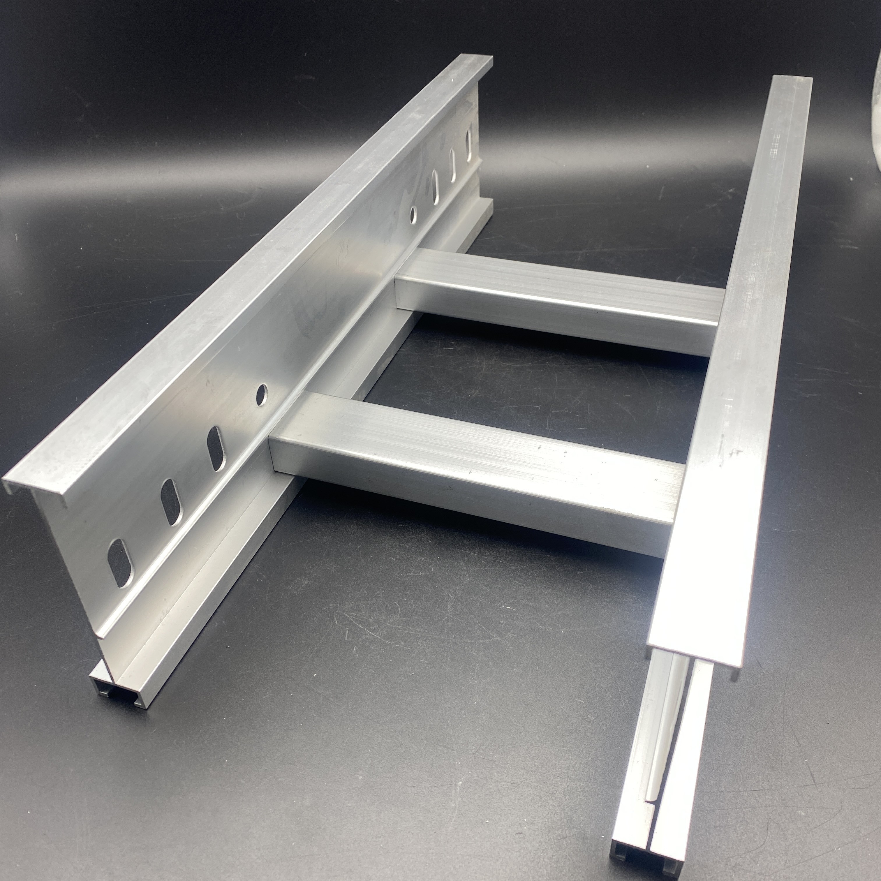 Durable Customizable Length Aluminum Cable Ladder