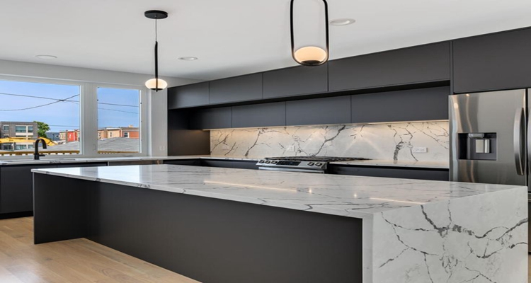 Custom Size Modern Design High End Kitchen Cabinet with Islands and Glossy Finish