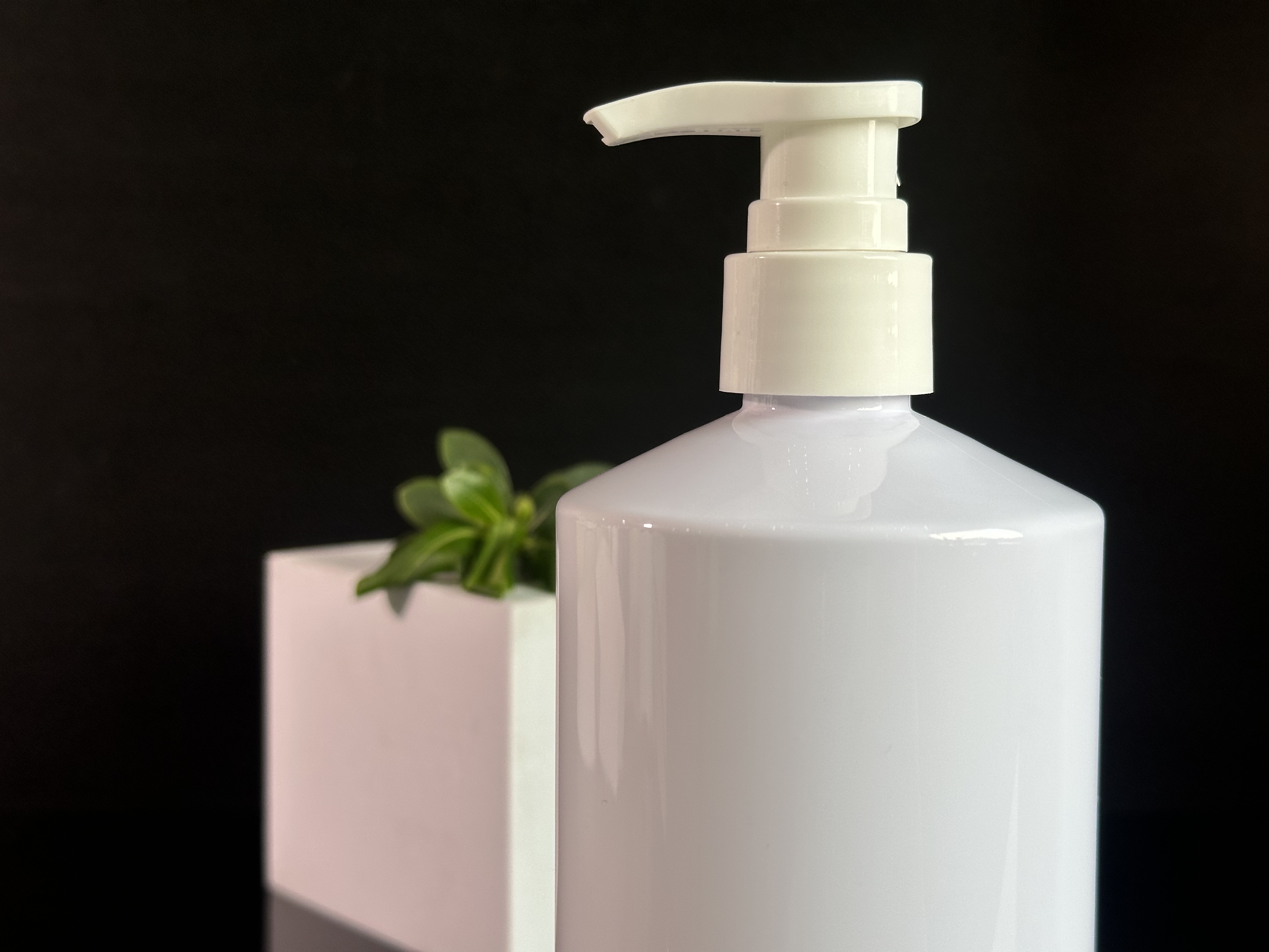 Customized Plastic Bottle Pump for Cosmetics Bottles with 24/410 28/410 Neck Size and Carton Packing