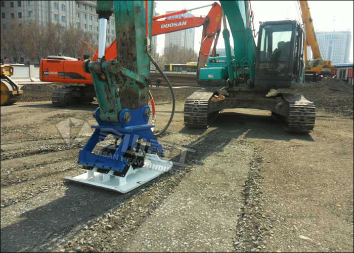 Komatsu Hydraulic Plate Compactor , Heavy Duty Compactor Attachment For Excavator