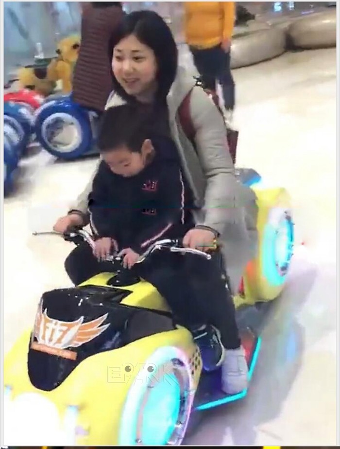 Dazzle Light Motorcycle Amusement Park Kiddie Ride Fiber glass Electric Car