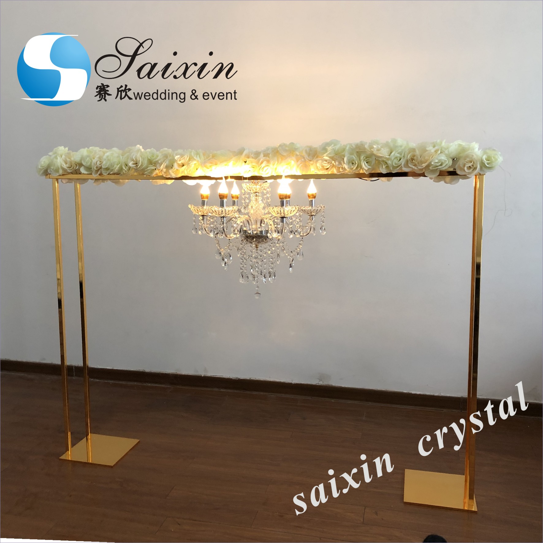 Beautiful gold metal candle holder for wedding decorating backdrop