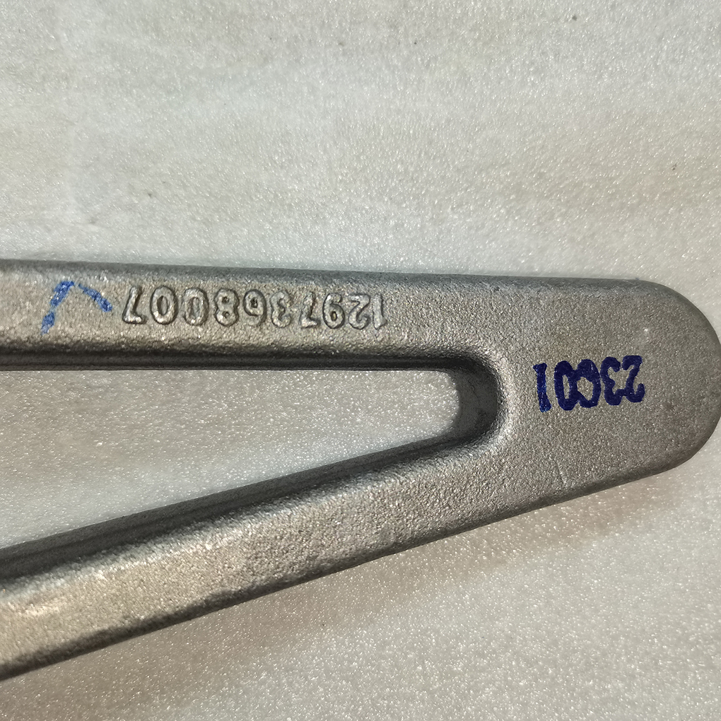 1297368007 OEM 16s2530 Truck Gearbox Parts Breakaway Fork for 2005- Year Filter Insert
