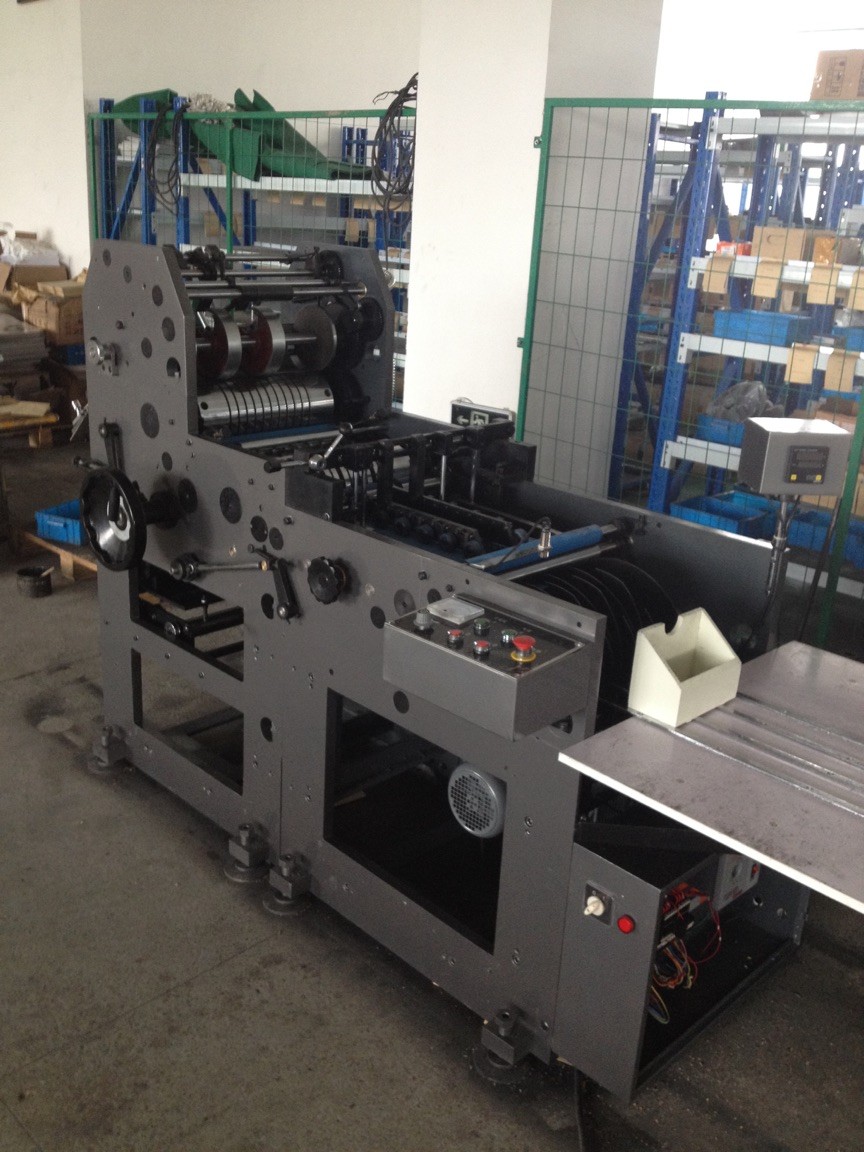 Made in China automatic envelope making machine paper size 80-130g/㎡ 8000pcs/hr high quality - YX240