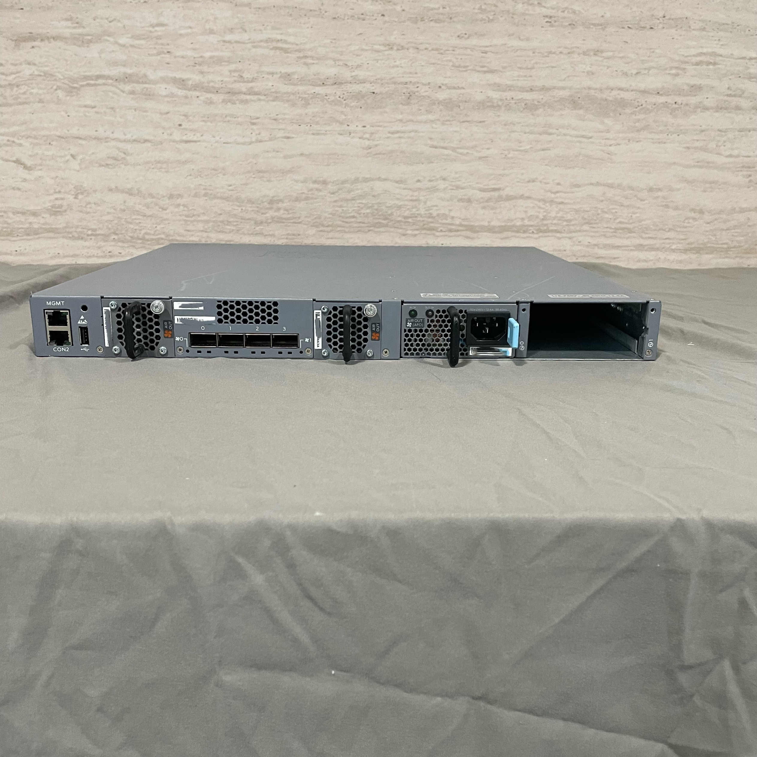 Private Mold EX4300-48P 48x 1GB PoE RJ-45 4x 40GB QSFP Network Switch For Benefit