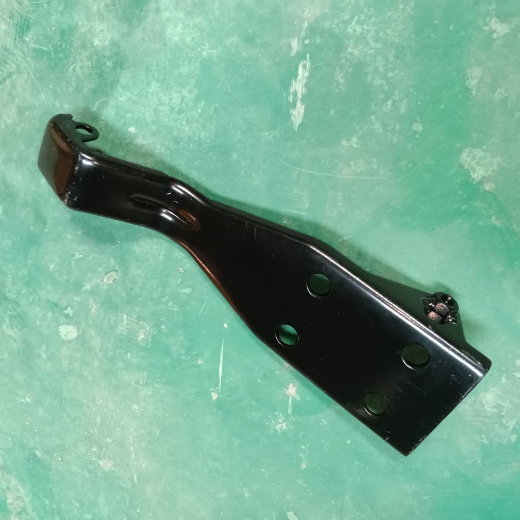 Sinotruk HOWO Series Truck Parts Cab Parts Door Hinge Welding Assembly Az1642110032