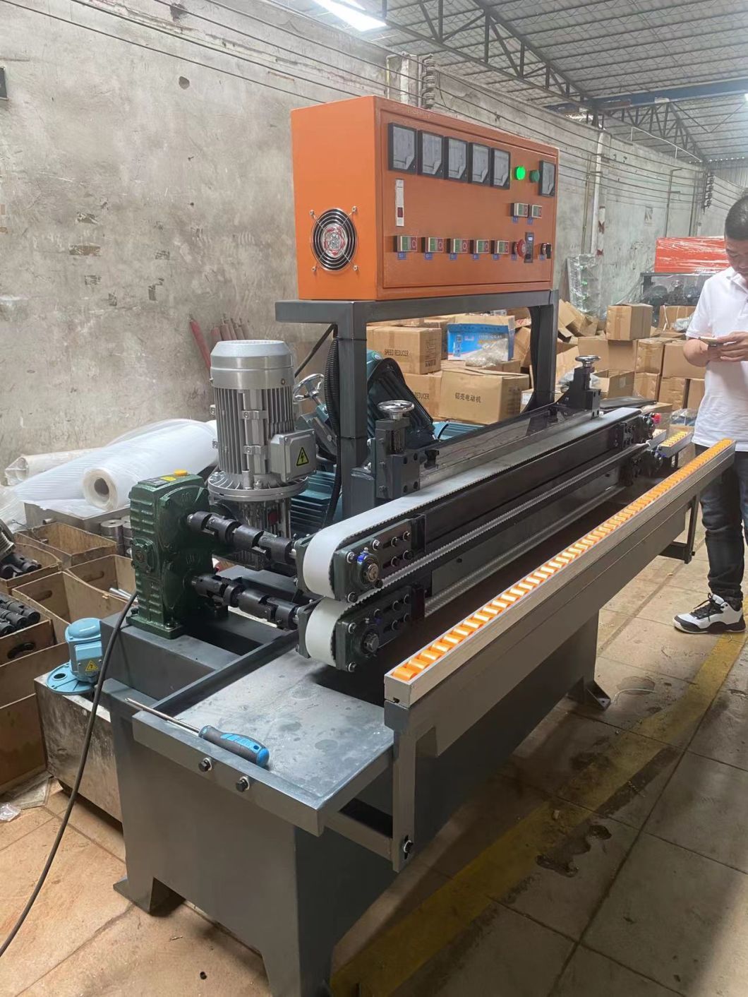 Factory Supply Straight Line Glass Bevel Edge Making Horizontal Small Mirror Glass Beveling Machine with 5 Spindle